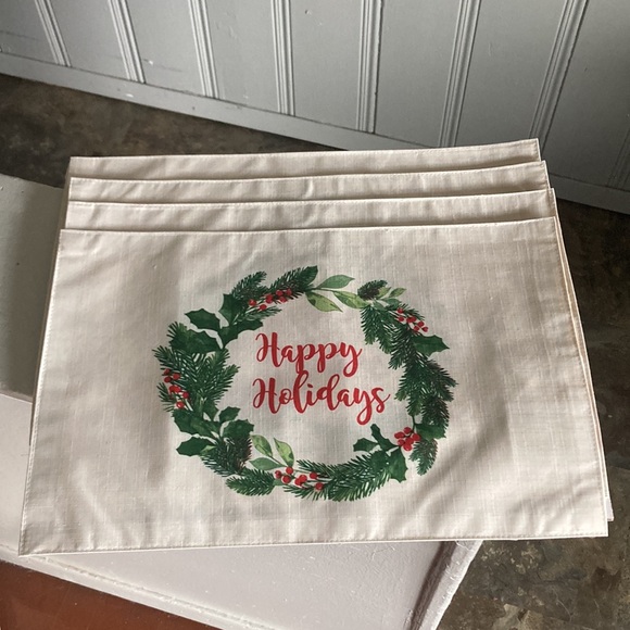 NWT Set of 4- Cream- Happy Holidays- Holly Wreath- Dining Table Placemats 12x18 - Picture 3 of 15
